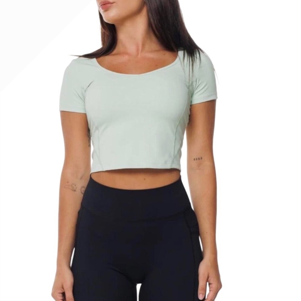 Echt Mint Green Cropped Short Sleeve Athletic Top Scoop Neck